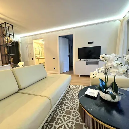 Stylish Flat 1br With Terrace, Park & Pool Апартаменты