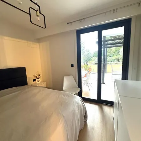 Апартаменты Stylish Flat 1br With Terrace, Park & Pool *