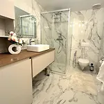 Stylish Flat 1br With Terrace, Park & Pool