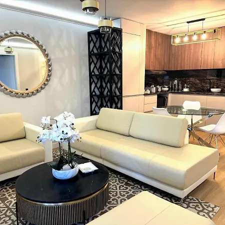 Stylish Flat 1br With Terrace, Park & Pool Apartment