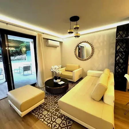 Stylish Flat 1br With Terrace, Park & Pool Apartment *