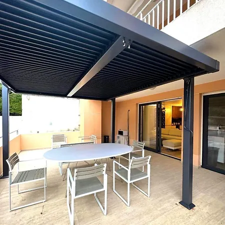 Stylish Flat 1br With Terrace, Park & Pool Apartment *