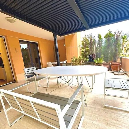 Stylish Flat 1br With Terrace, Park & Pool Apartment
